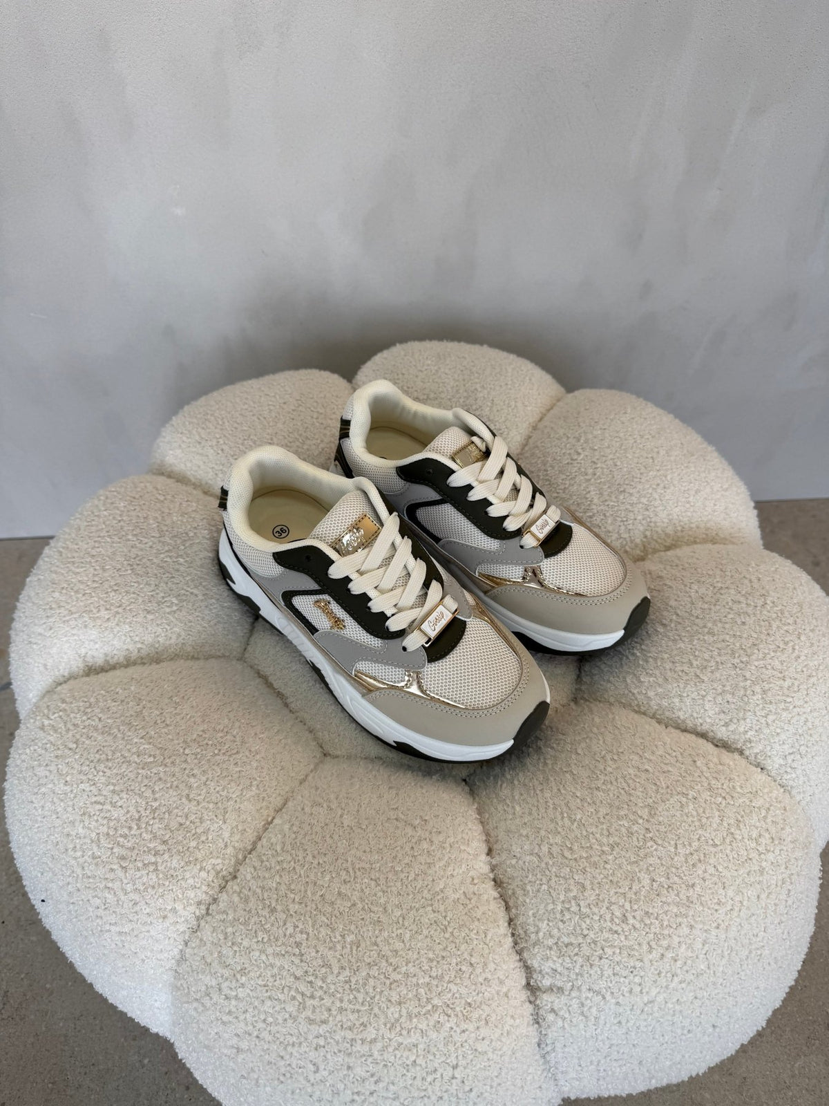 15140 Tenis Off White Olive - ZOÉ BRAND
