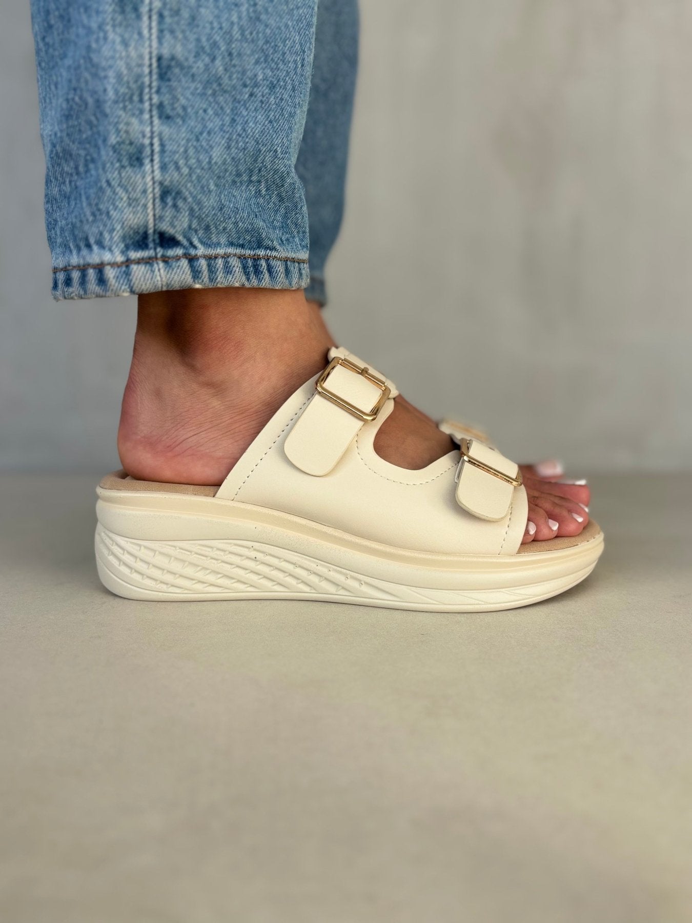 Sandalias Blanco Cuña 14367 Doble Correa con Hebillas Casual Zoé Brand Costa Rica