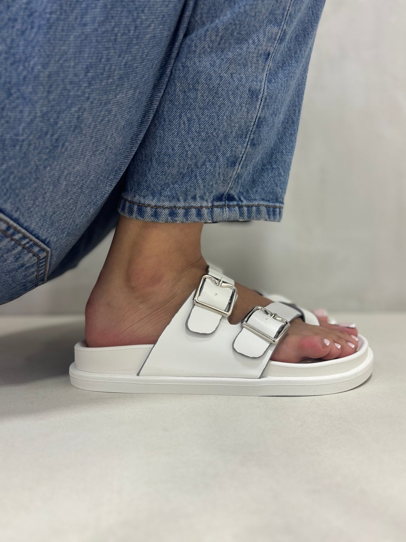 Sandalias Blanco 14495 Doble Correa Ajustable Doble Hebilla Slip On Casual Zoé Brand Costa Rica