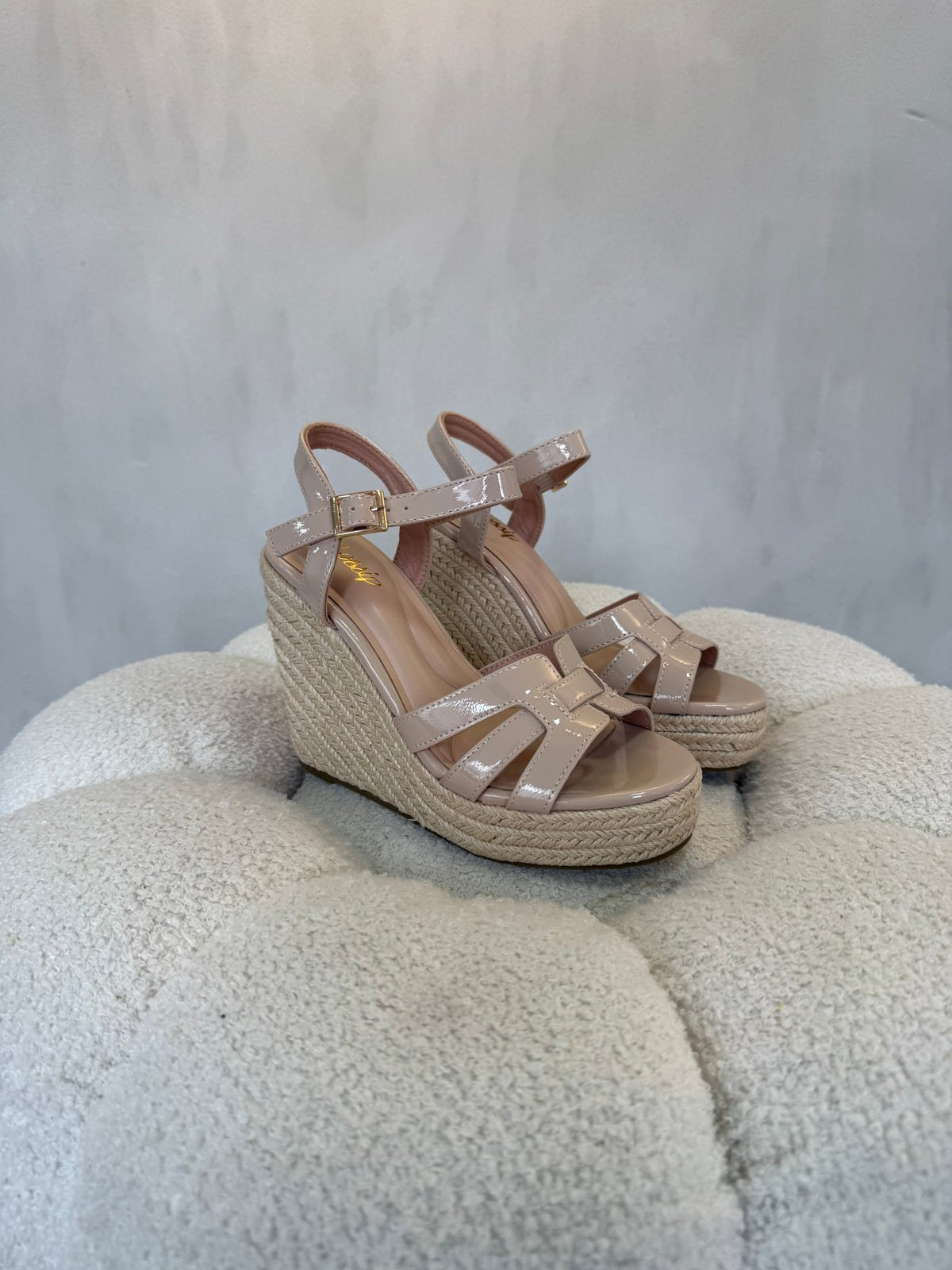15136 Sandalias Beige Patent - ZOÉ BRAND