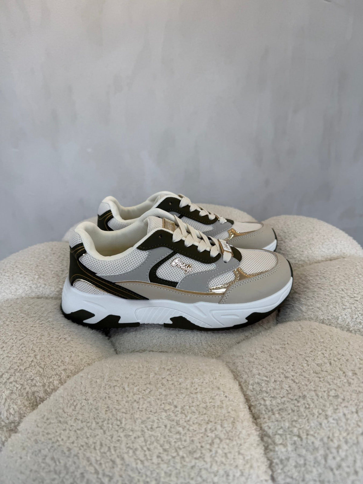 15140 Tenis Off White Olive - ZOÉ BRAND