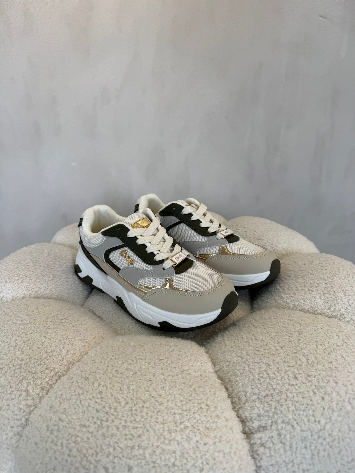 15140 Tenis Off White Olive - ZOÉ BRAND