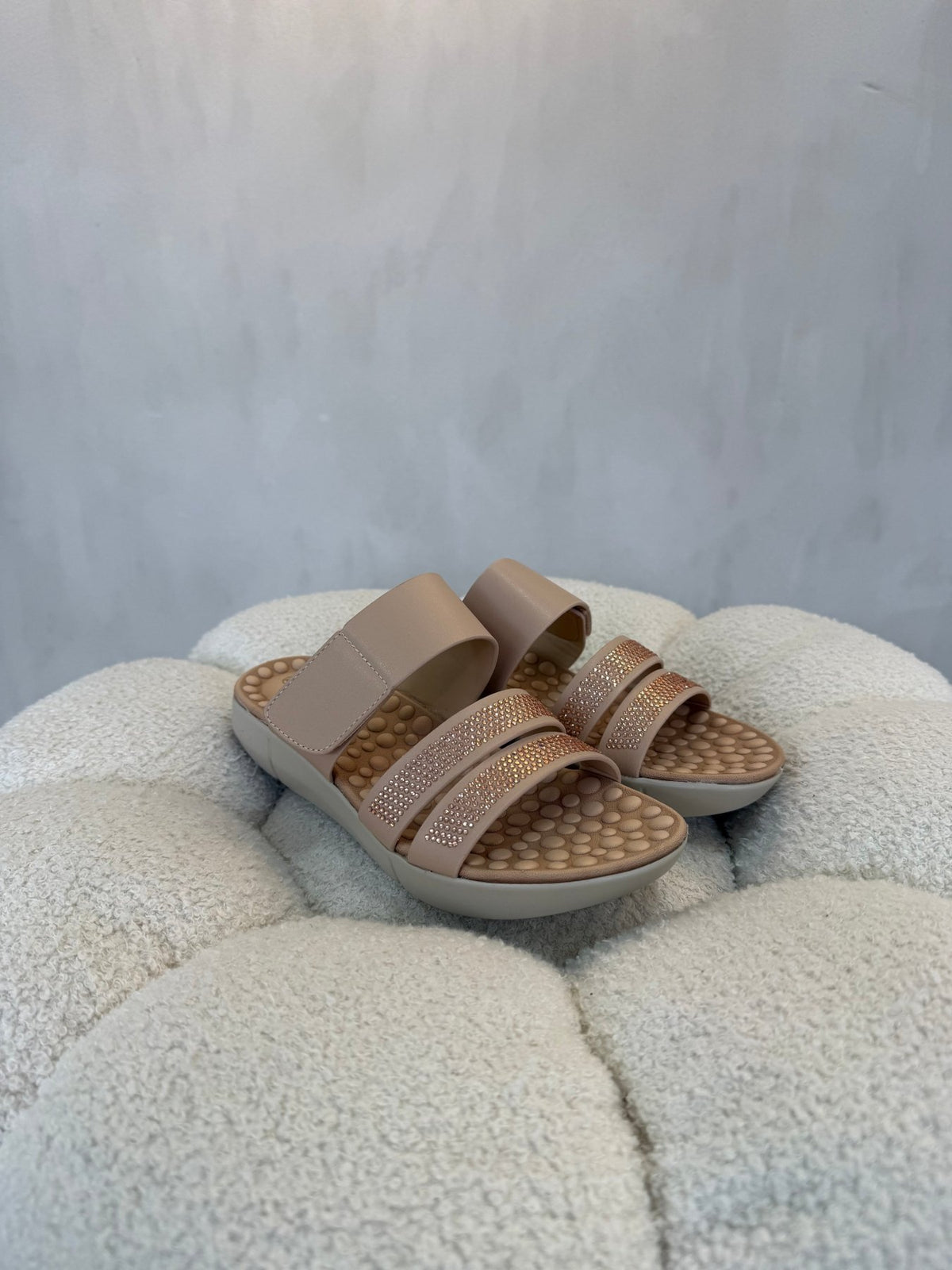 15150 Sandalias Nude Patent - ZOÉ BRAND 2026 brillos chancletas