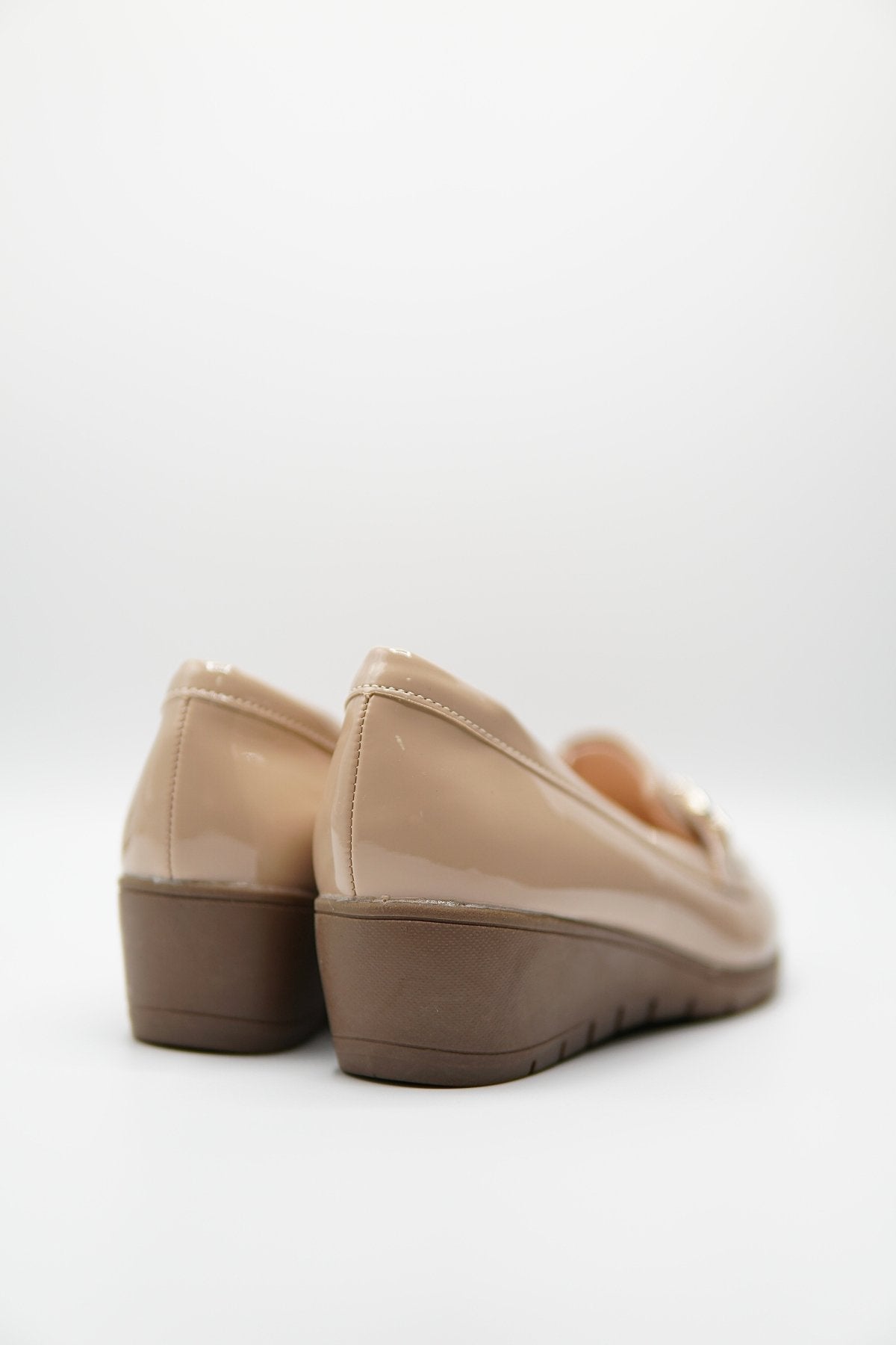 Mocasines Beige Charol Cuña 14788 Casual de mujer Zoé Brand Costa Rica
