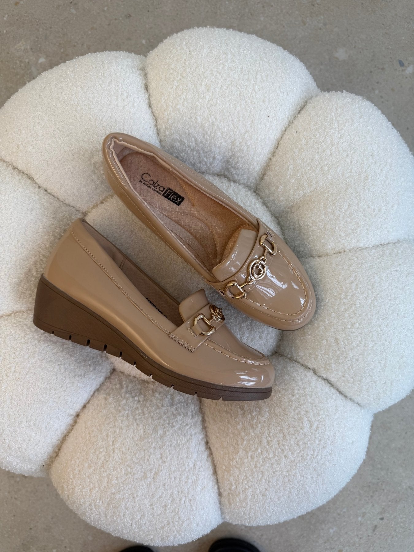 Mocasines Beige Charol Cuña 14788 Casual de mujer Zoé Brand Costa Rica