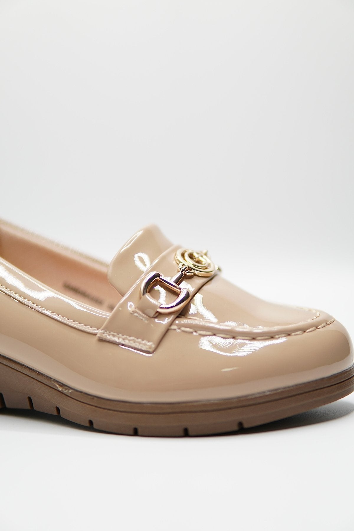 Mocasines Beige Charol Cuña 14788 Casual de mujer Zoé Brand Costa Rica