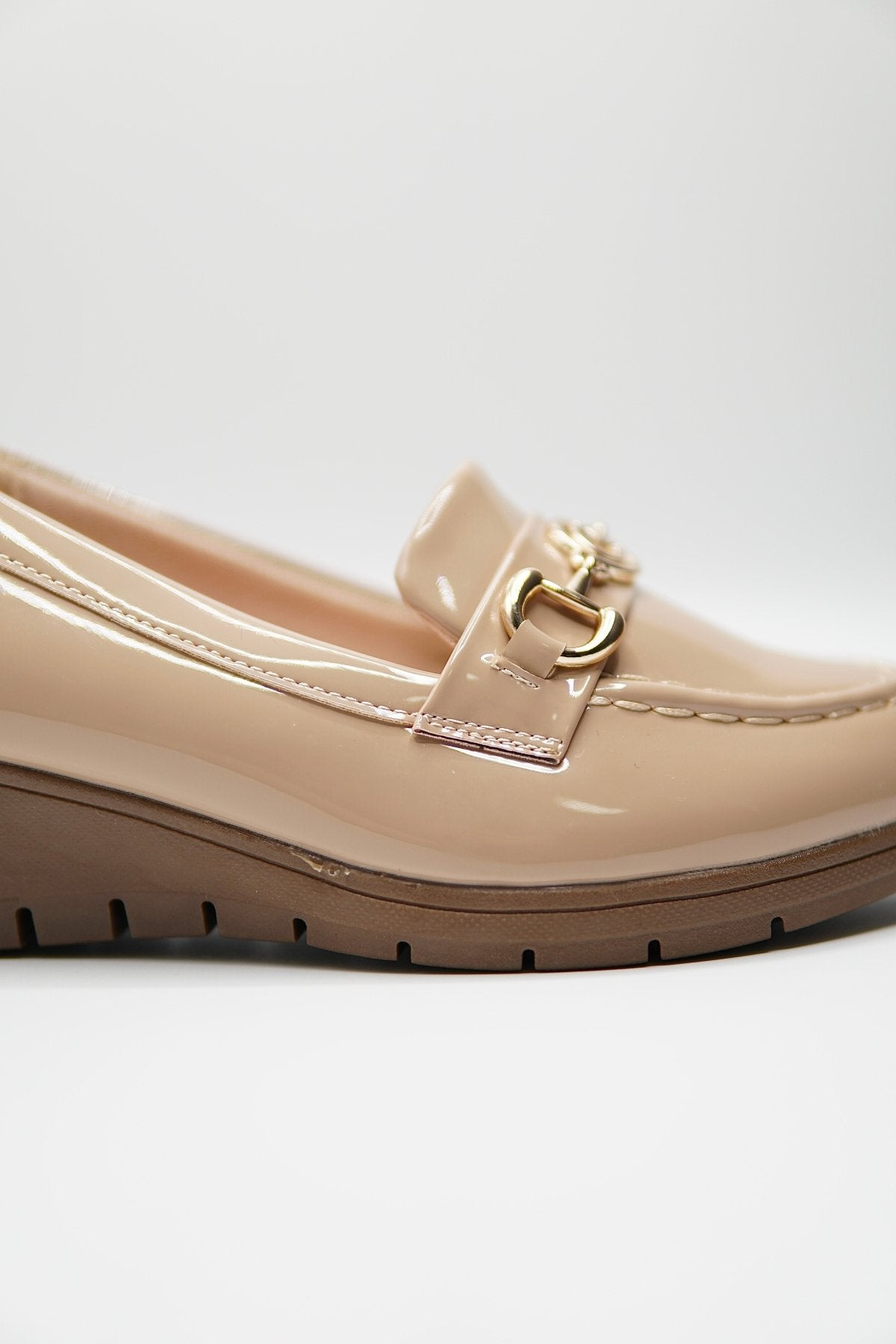 Mocasines Beige Charol Cuña 14788 Casual de mujer Zoé Brand Costa Rica
