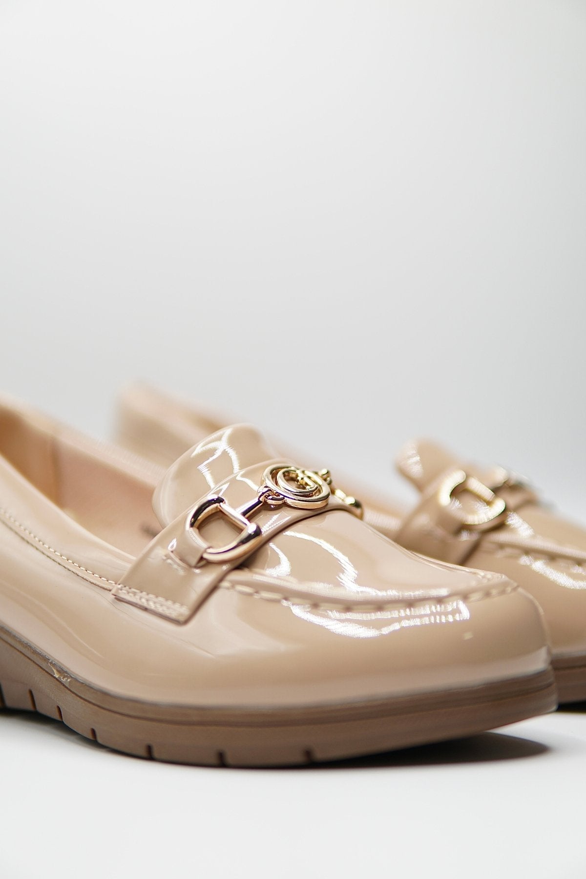 Mocasines Beige Charol Cuña 14788 Casual de mujer Zoé Brand Costa Rica