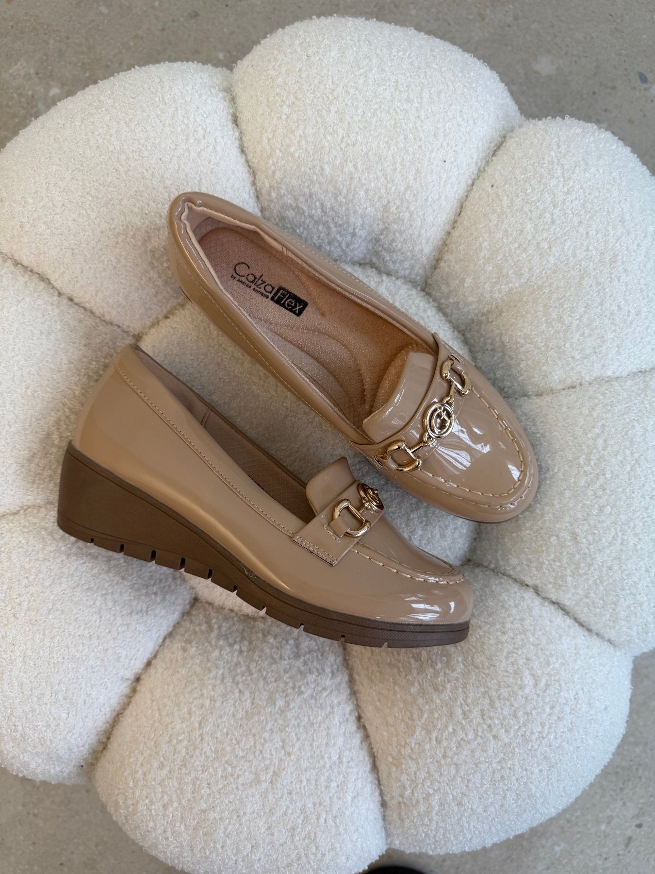Mocasines Beige Charol Cuña 14788 Casual de mujer Zoé Brand Costa Rica