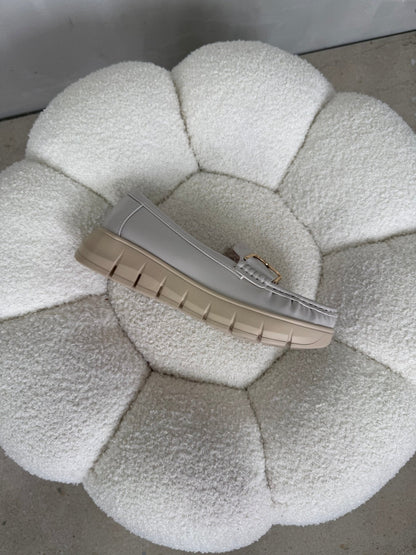 Mocasines Gris Claro Charol Plataforma 14990 Slip On Casual Zoé Brand Costa Rica