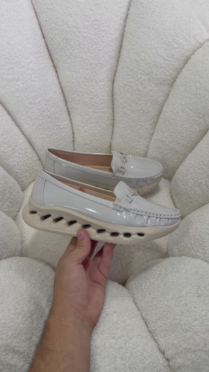 Mocasines Gris Claro Charol Plataforma 14984 Slip On Casual Zoé Brand Costa Rica