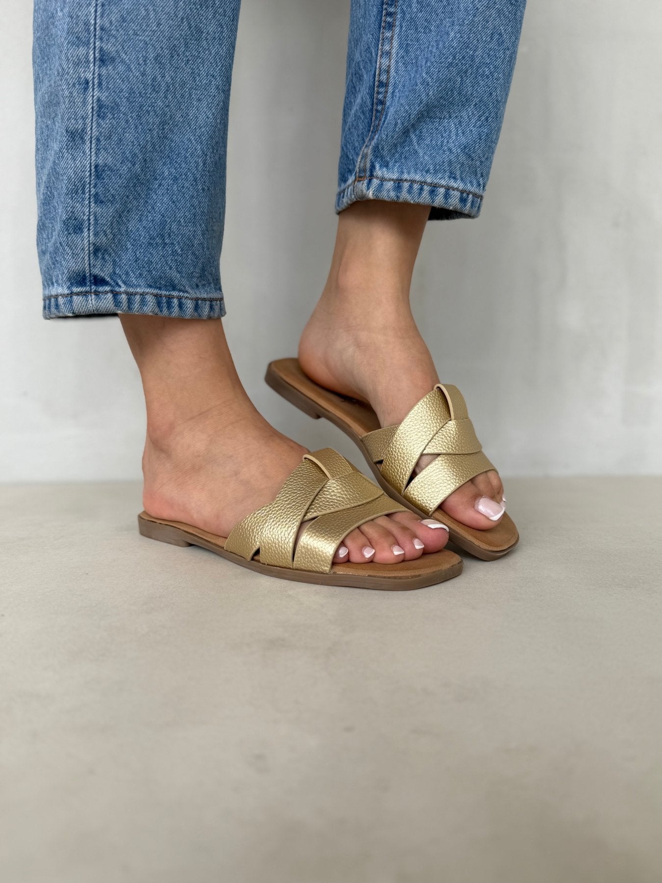Sandalias Beige 14021 Doble Correa con Hebillas Casual de mujer Zoé Brand Costa Rica