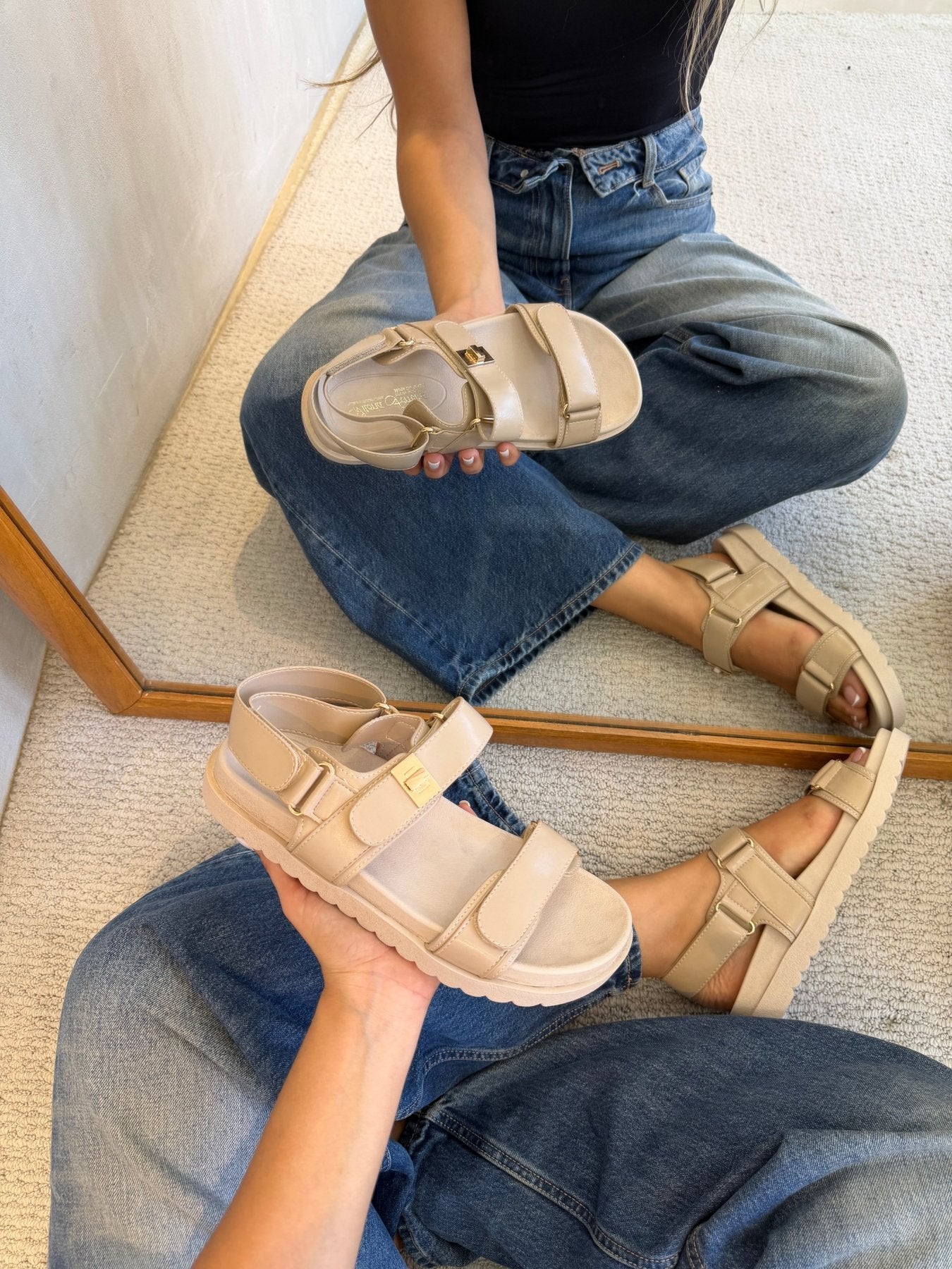 Sandalias Beige 14416 Triple Correa con Hebillas Velcro Casual Zoé Brand Costa Rica