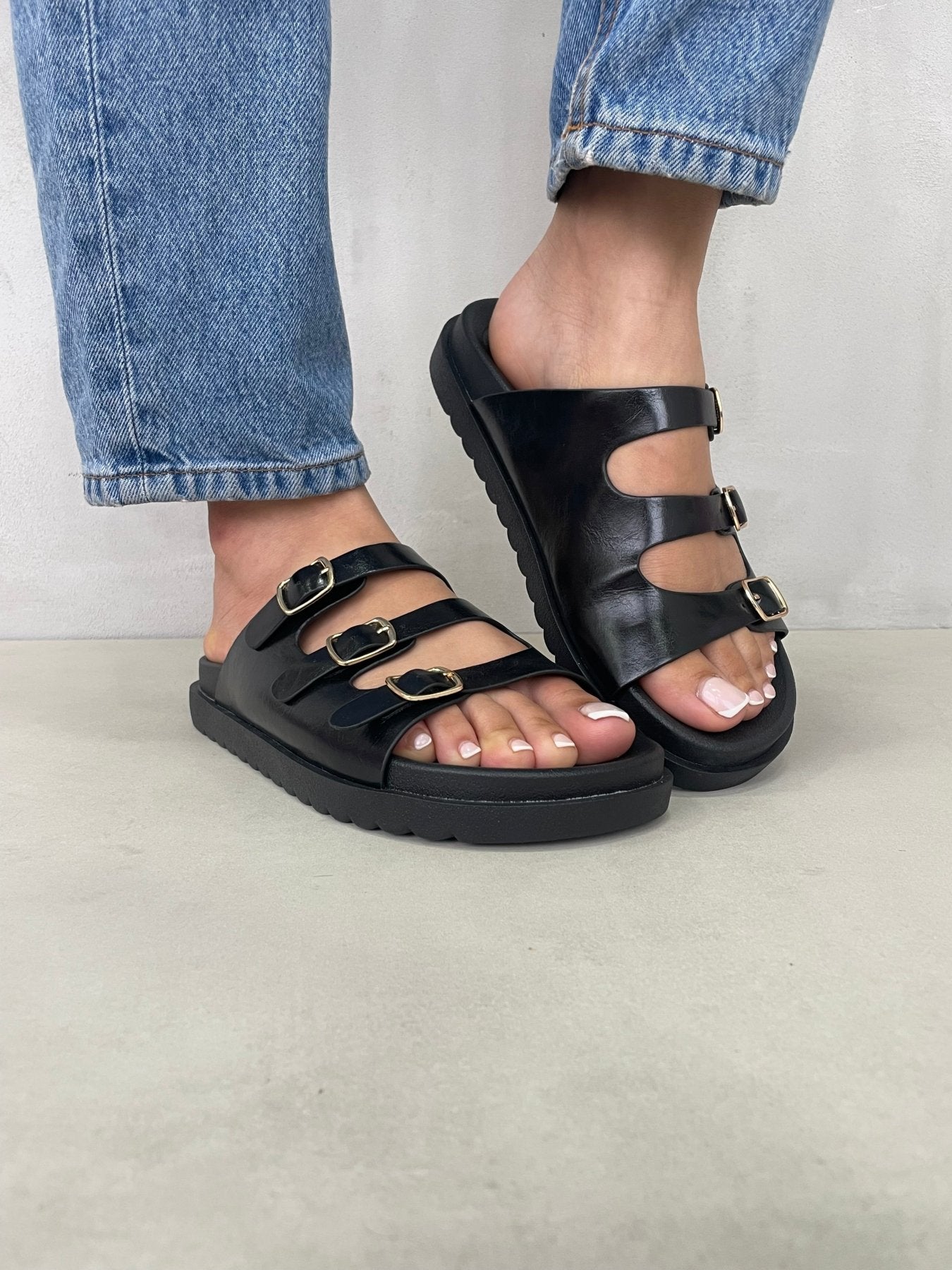 Sandalias Negro 14420 Triple Correa con Hebillas Slip On Casual Zoé Brand Costa Rica