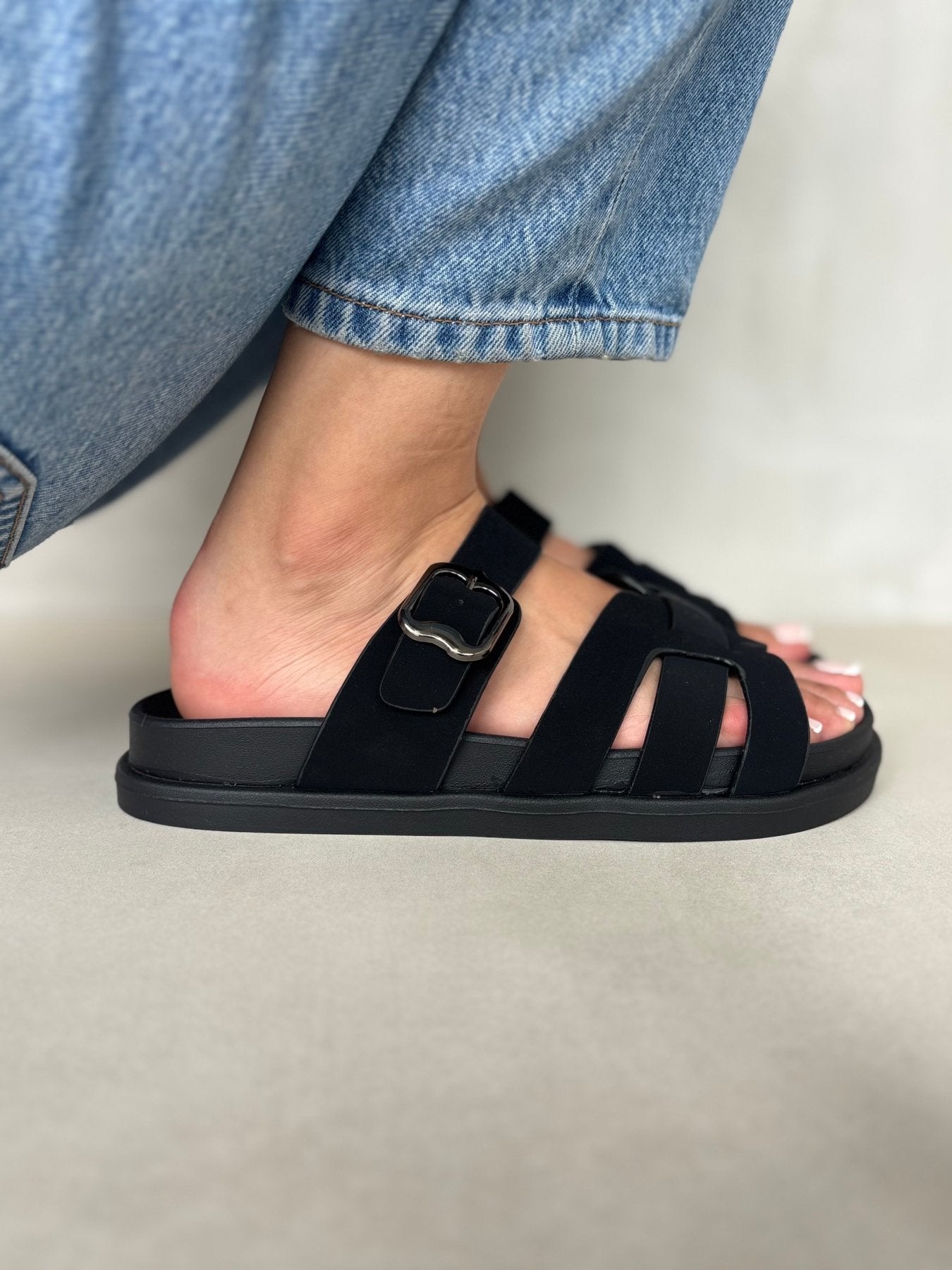 Sandalias Negro 14480 Correa Ajustable Hebilla Slip On Casual de mujer Zoé Brand Costa Rica
