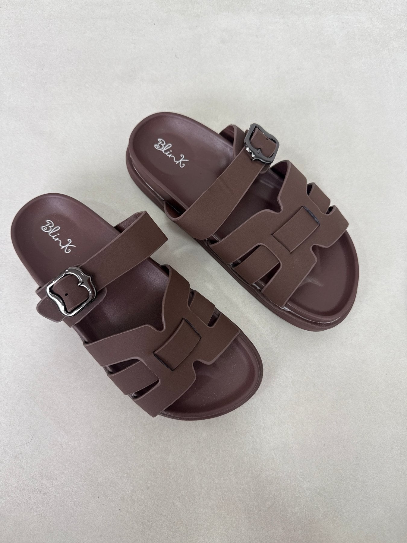 Sandalias Café 14481 Correa Ajustable Hebilla Slip On Casual de mujer Zoé Brand Costa Rica