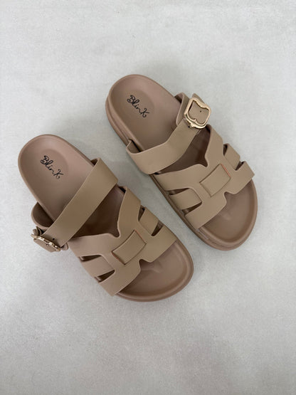 Sandalias Beige 14483 Correa Ajustable Hebilla Slip On Casual de mujer Zoé Brand Costa Rica