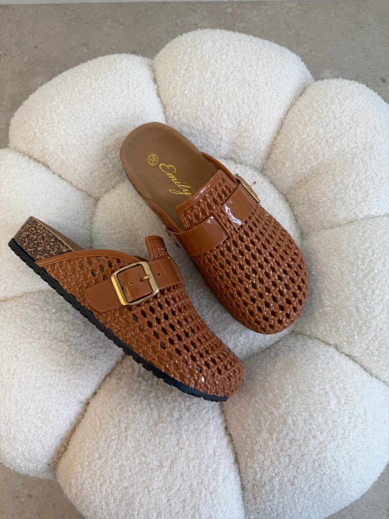 Zuecos Tan Charol 14797 Hebilla Casual de mujer Zoé Brand Costa Rica