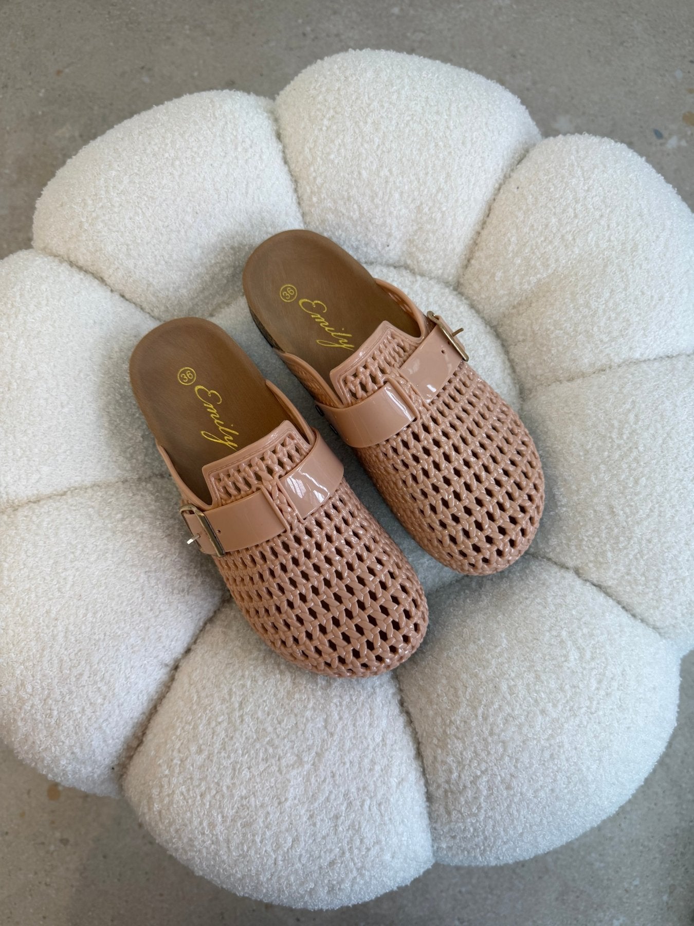 Zuecos Nude Charol 14798 Hebilla Casual de mujer Zoé Brand Costa Rica