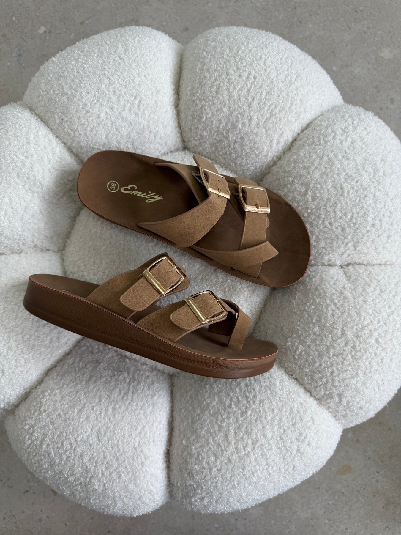 Sandalias Beige Plataforma Flat 14803 Doble Correa Hebillas Casual de mujer Zoé Brand Costa Rica