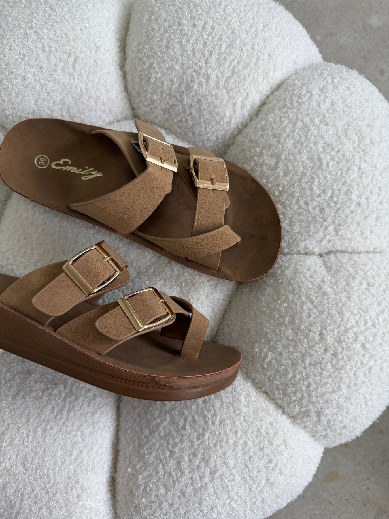 Sandalias Beige Plataforma Flat 14803 Doble Correa Hebillas Casual de mujer Zoé Brand Costa Rica