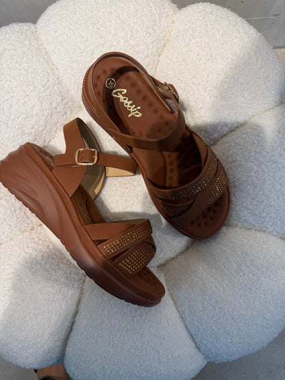 Sandalias Tan Brillos Cuña 14831 Hebilla Casual de mujer Zoé Brand Costa Rica