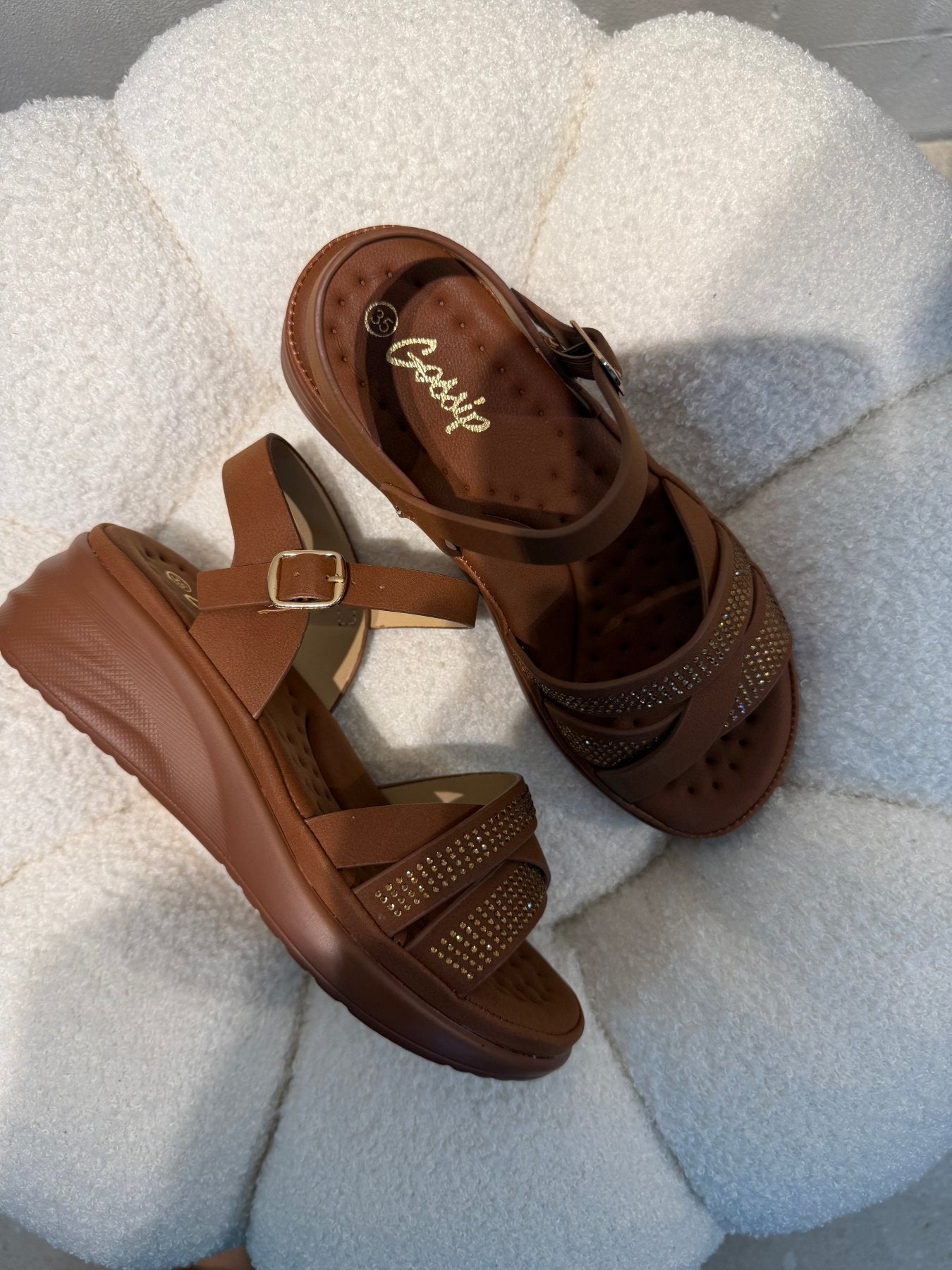 Sandalias Tan Brillos Cuña 14831 Hebilla Casual de mujer Zoé Brand Costa Rica