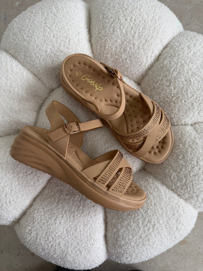 Sandalias Beige Brillos Cuña 14832 Hebilla Casual de mujer Zoé Brand Costa Rica