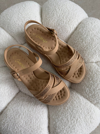 Sandalias Beige Brillos Cuña 14832 Hebilla Casual de mujer Zoé Brand Costa Rica