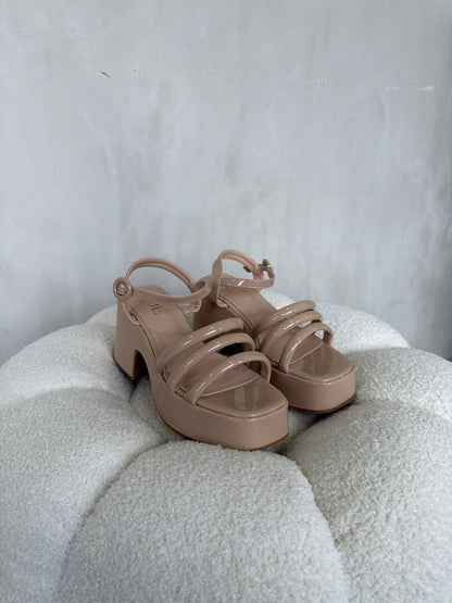 Sandalias Beige Charol Plataforma 14910 Ejecutivo de mujer Zoé Brand Costa Rica