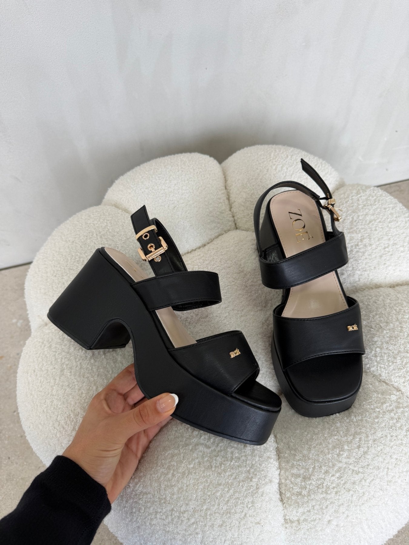 Sandalias Negro Plataforma 14913 Hebilla Ejecutivo de mujer Zoé Brand Costa Rica