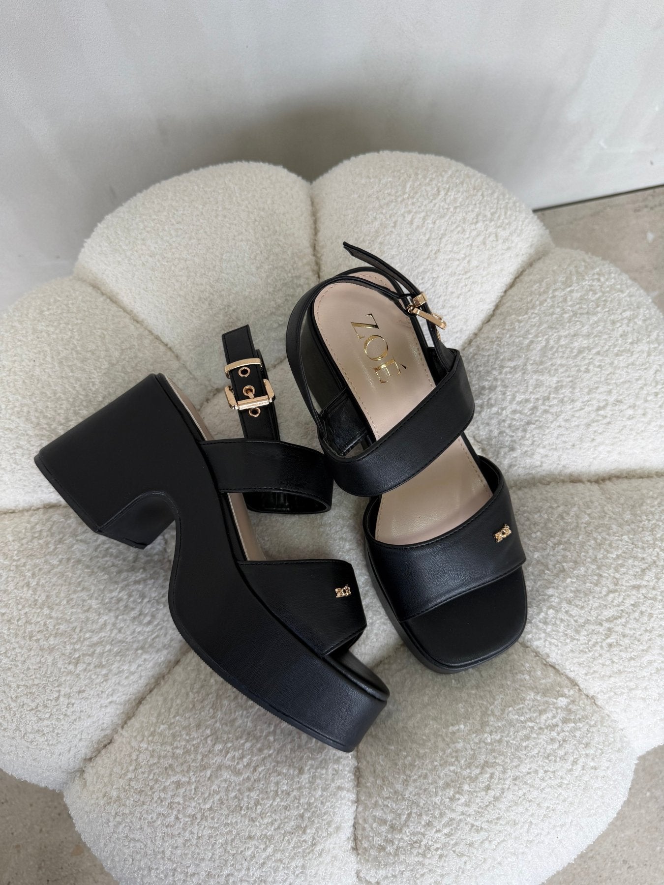 Sandalias Negro Plataforma 14913 Hebilla Ejecutivo de mujer Zoé Brand Costa Rica