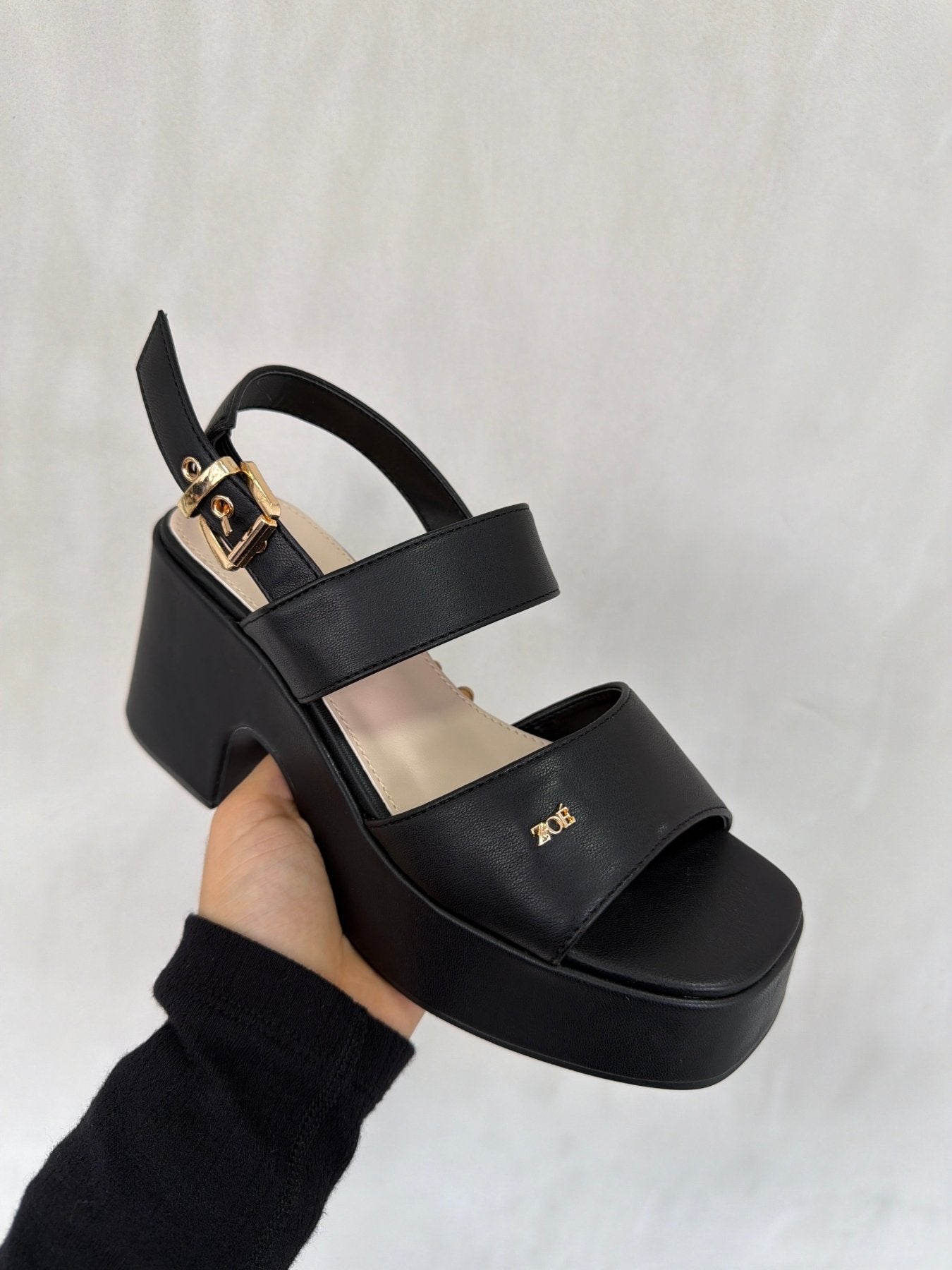 Sandalias Negro Plataforma 14913 Hebilla Ejecutivo de mujer Zoé Brand Costa Rica