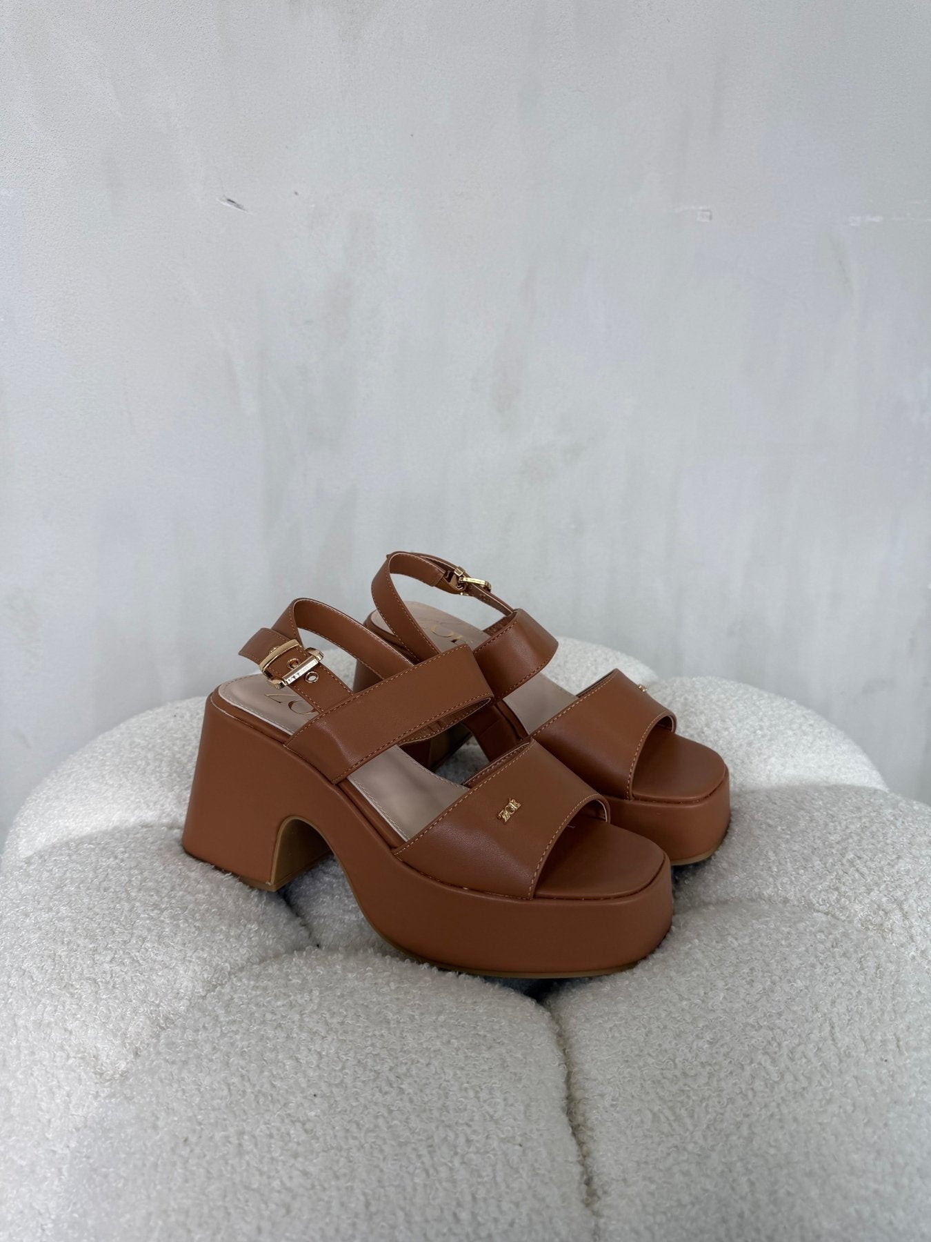 Sandalias Tan Plataforma 14915 Hebilla Ejecutivo de mujer Zoé Brand Costa Rica