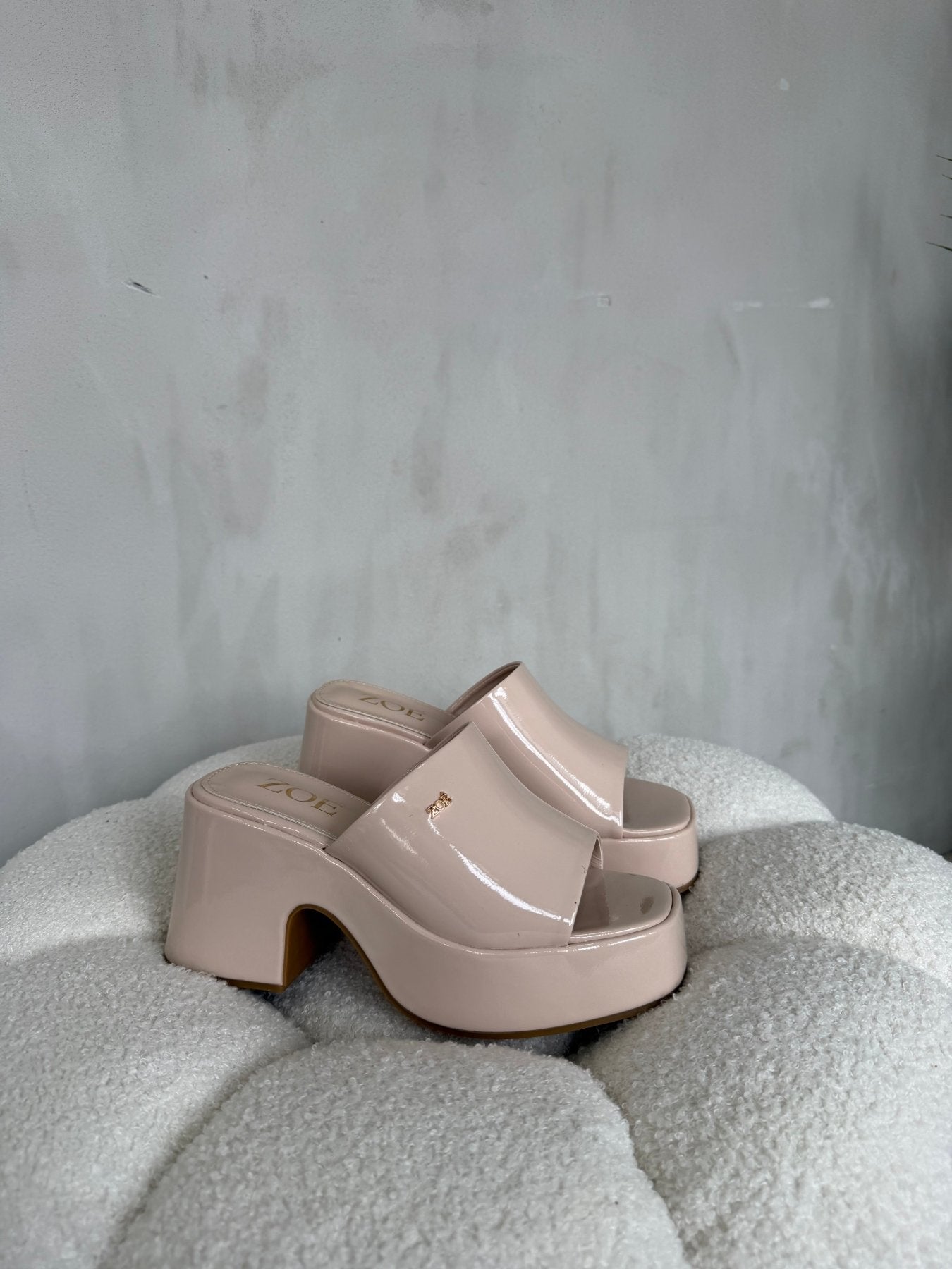Sandalias Beige Charol Plataforma 14916 Ejecutivo de mujer Zoé Brand Costa Rica