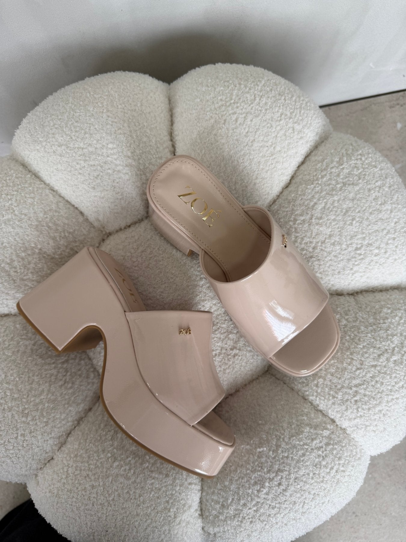 Sandalias Beige Charol Plataforma 14916 Ejecutivo de mujer Zoé Brand Costa Rica