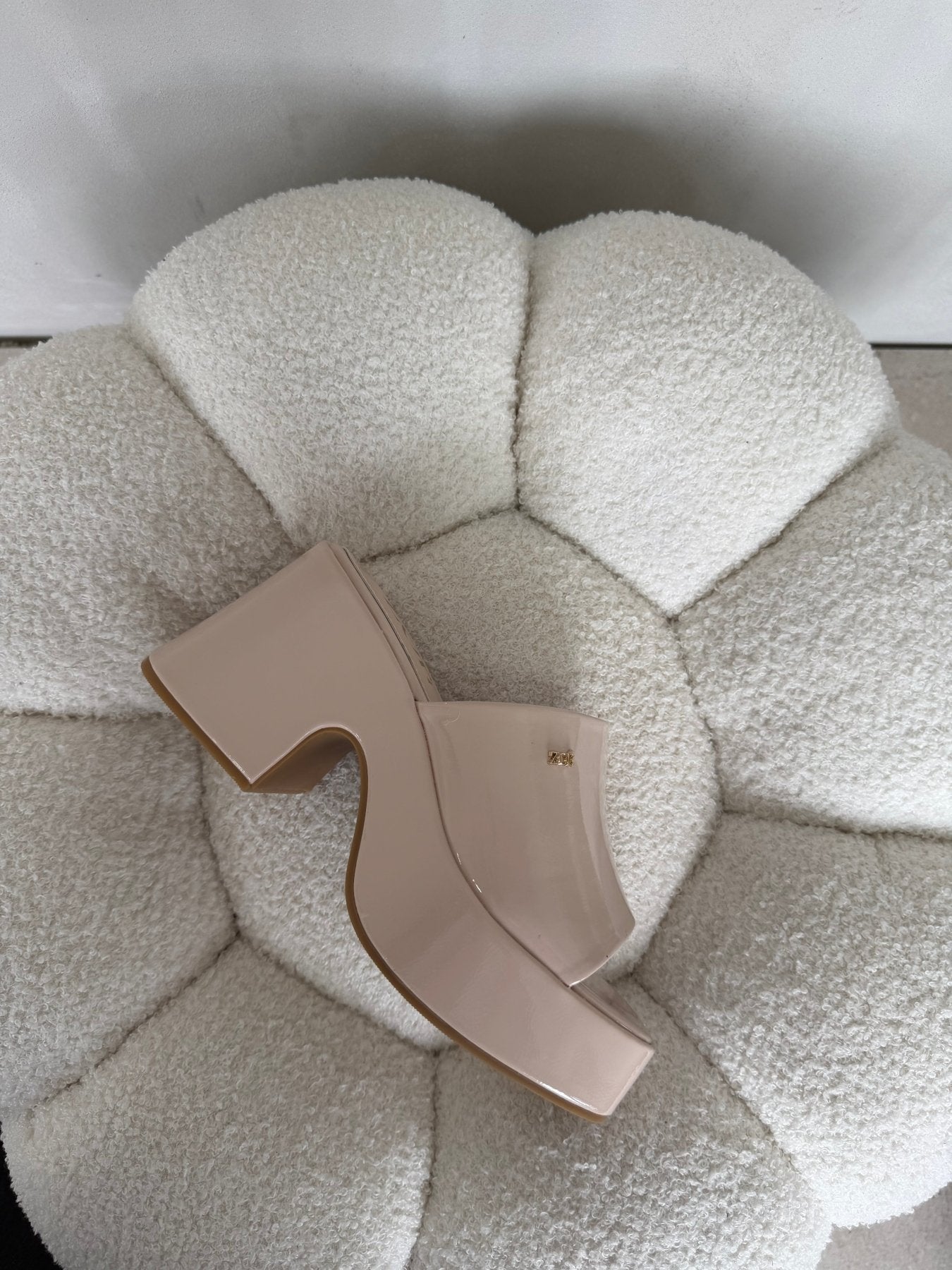 Sandalias Beige Charol Plataforma 14916 Ejecutivo de mujer Zoé Brand Costa Rica