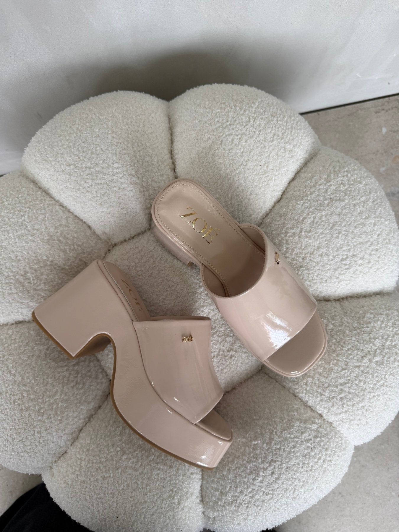 Sandalias Beige Charol Plataforma 14916 Ejecutivo de mujer Zoé Brand Costa Rica