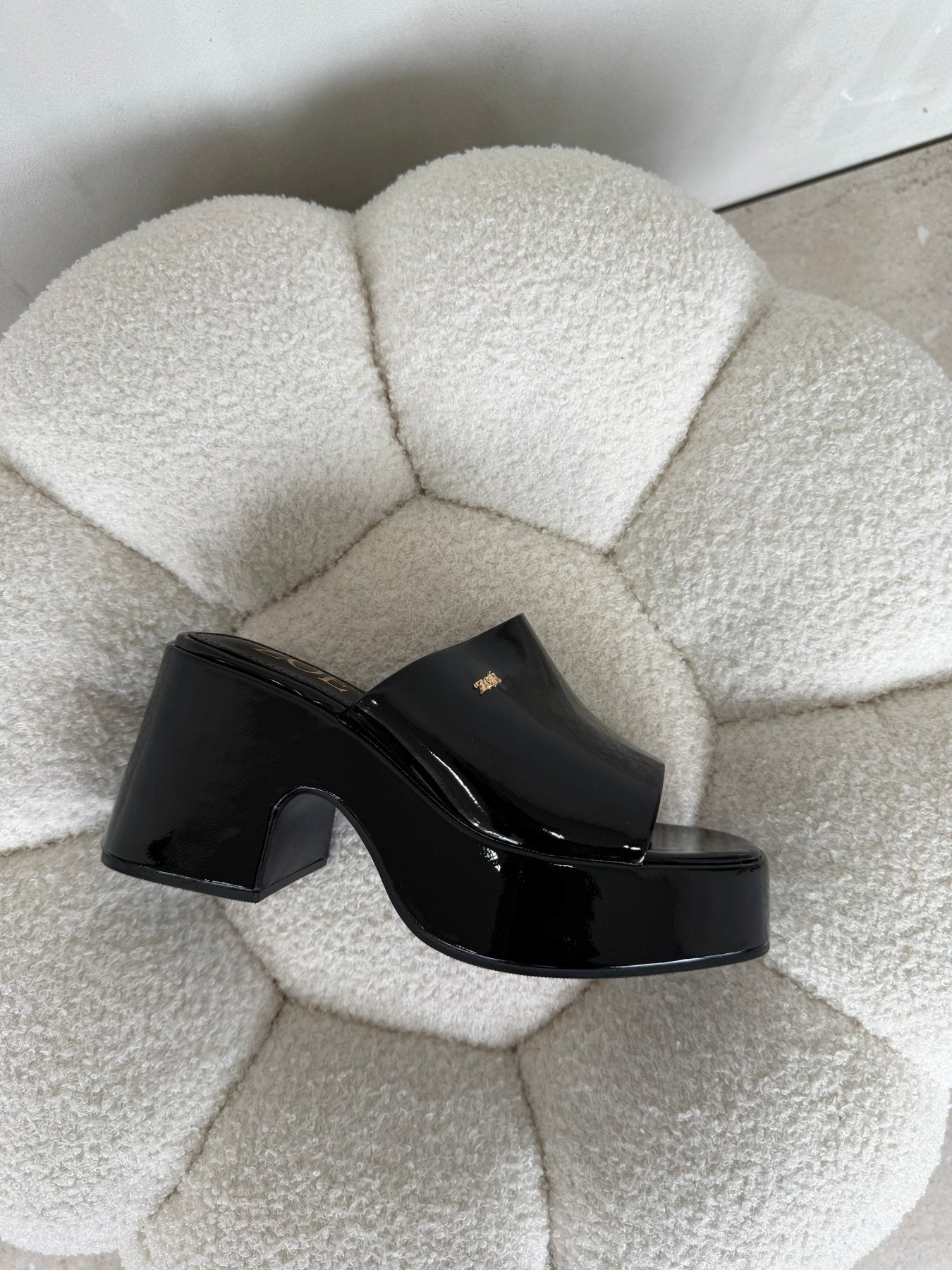Sandalias Negro Charol Plataforma 14917 Ejecutivo de mujer Zoé Brand Costa Rica