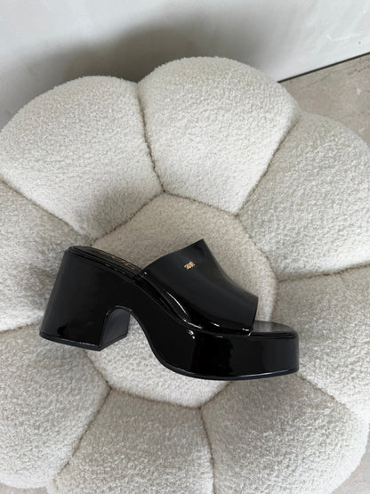 Sandalias Negro Charol Plataforma 14917 Ejecutivo de mujer Zoé Brand Costa Rica