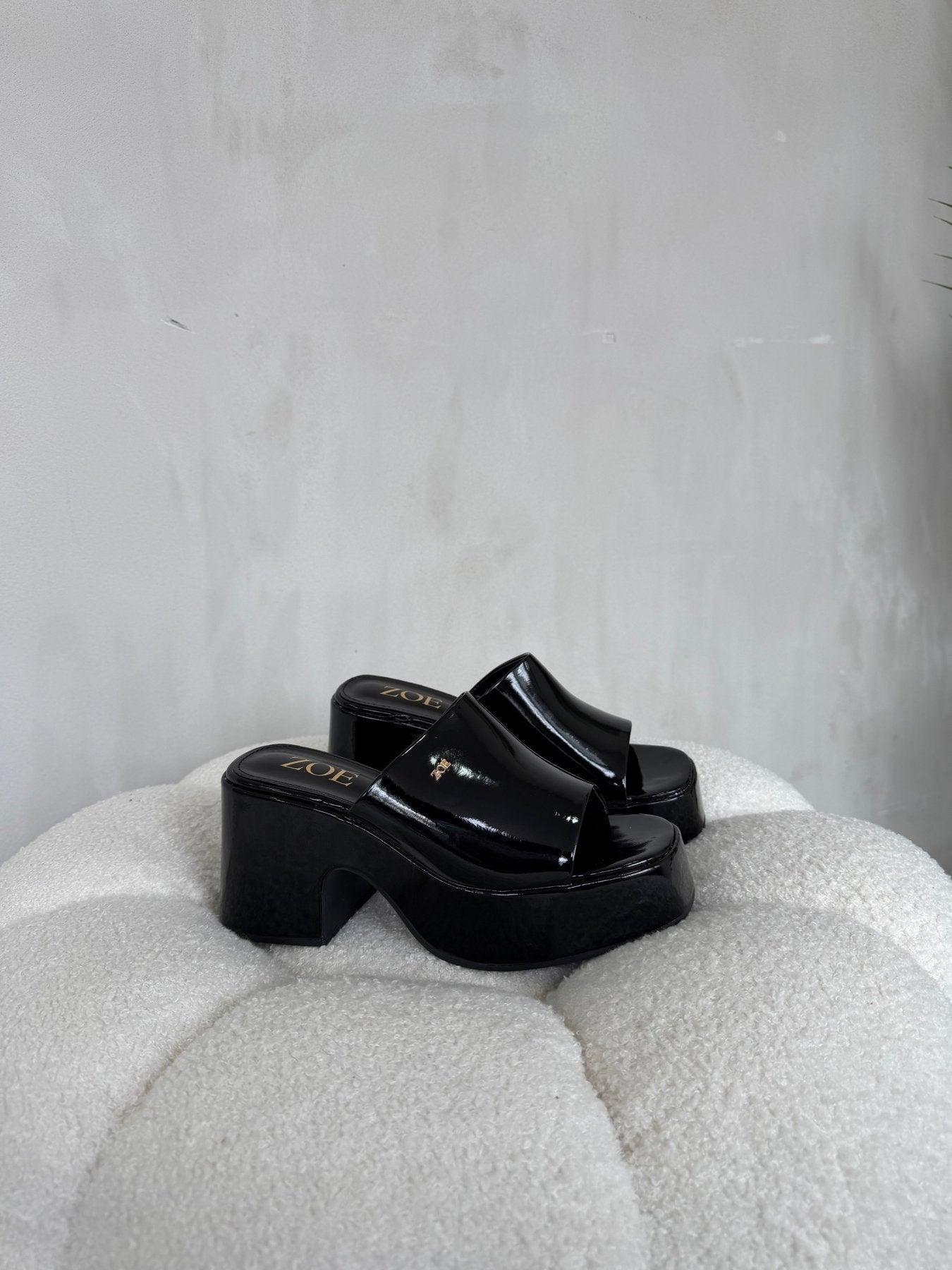 Sandalias Negro Charol Plataforma 14917 Ejecutivo de mujer Zoé Brand Costa Rica