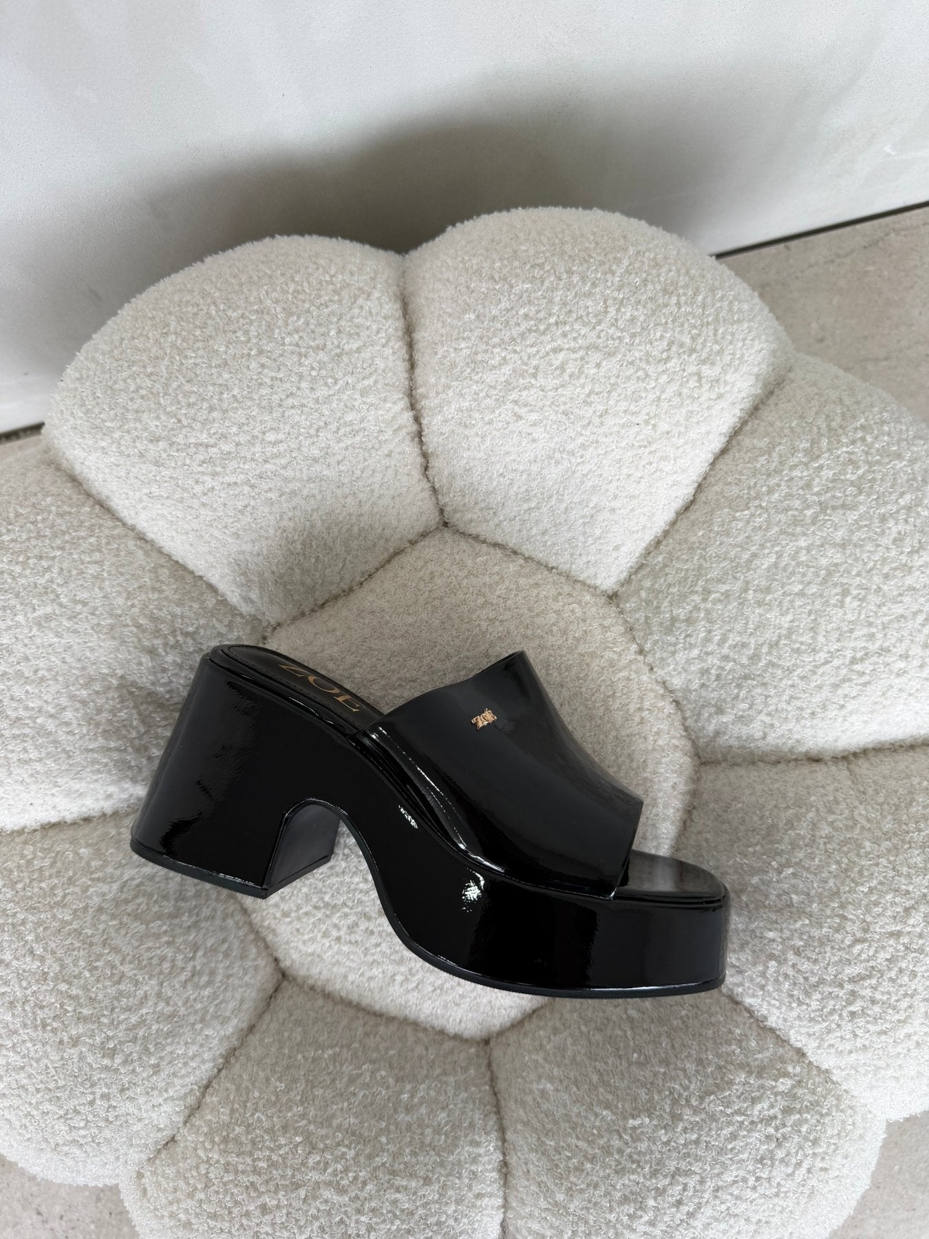 Sandalias Negro Charol Plataforma 14917 Ejecutivo de mujer Zoé Brand Costa Rica