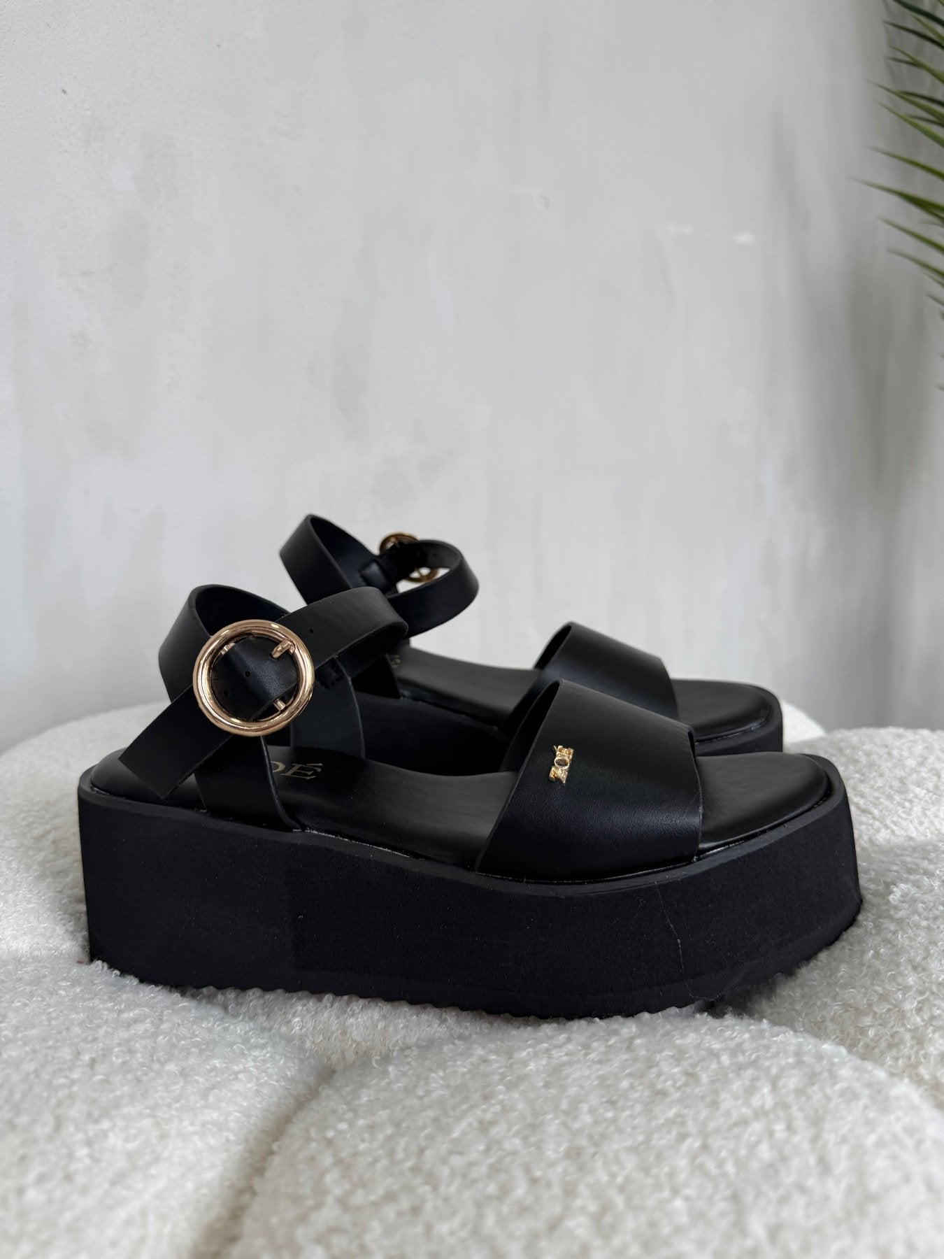 Sandalias Negro Plataforma 14930 Hebilla Casual de mujer Zoé Brand Costa Rica