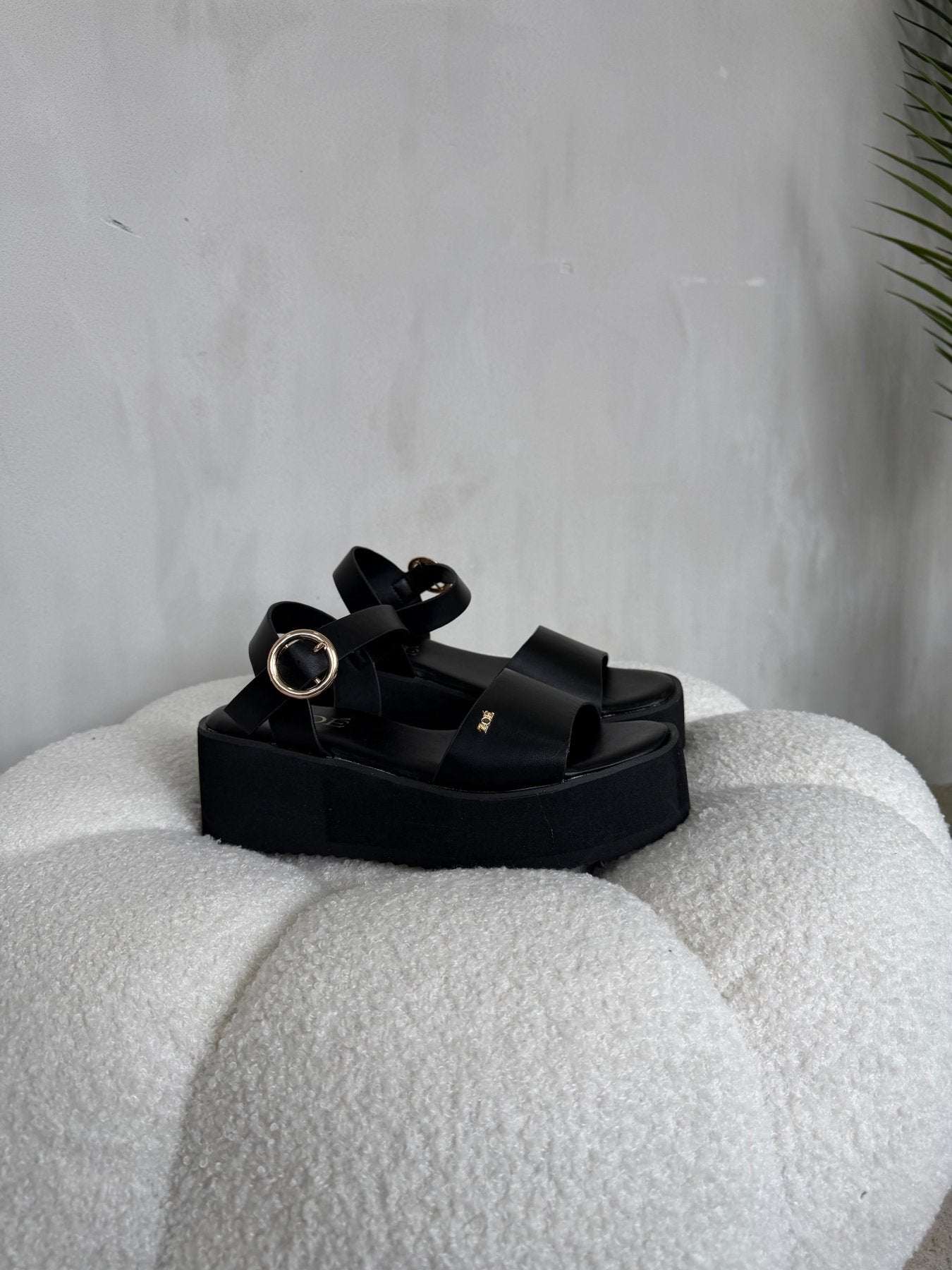Sandalias Negro Plataforma 14930 Hebilla Casual de mujer Zoé Brand Costa Rica