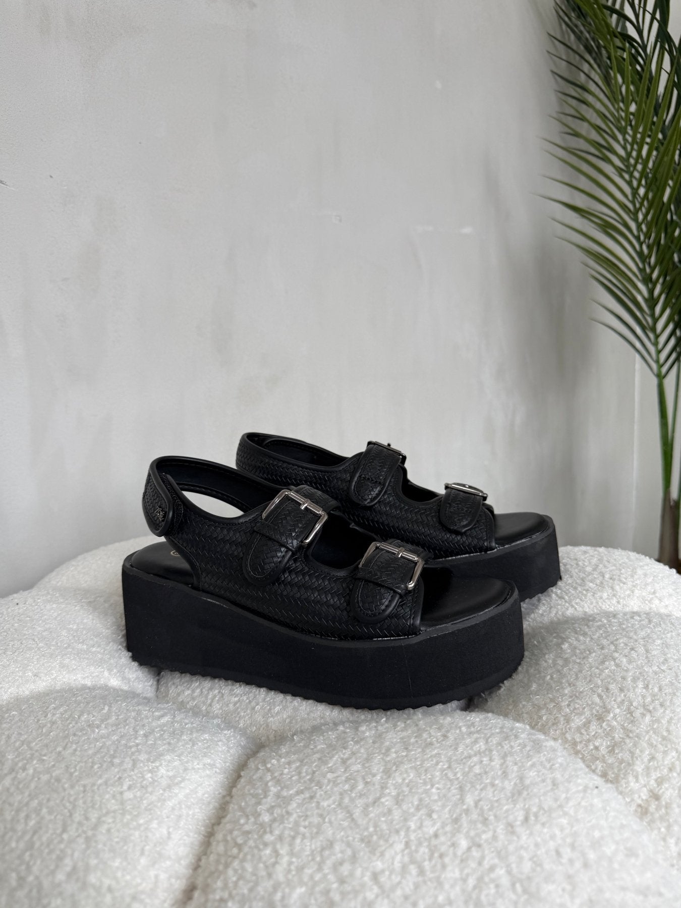 Sandalias Negro Plataforma 14934 Doble Correa Hebillas Casual de mujer Zoé Brand Costa Rica