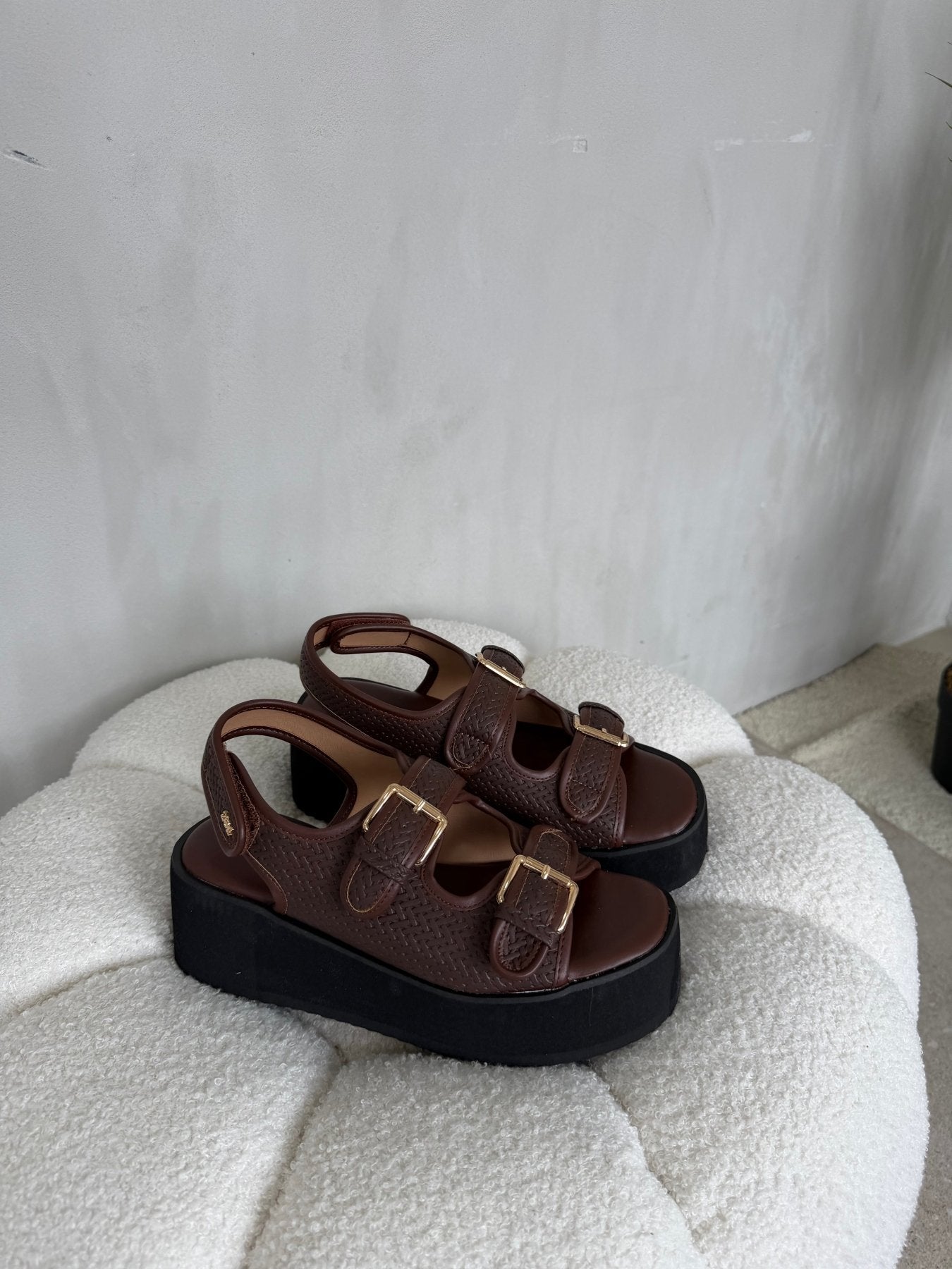 Sandalias Café Plataforma 14935 Doble Correa Hebillas Casual de mujer Zoé Brand Costa Rica