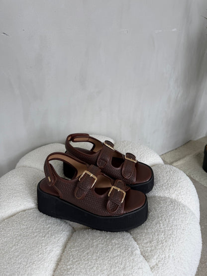 Sandalias Café Plataforma 14935 Doble Correa Hebillas Casual de mujer Zoé Brand Costa Rica