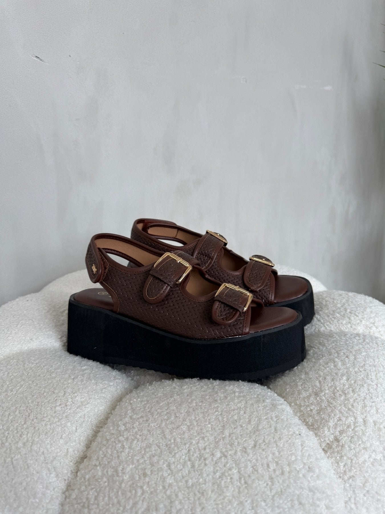 Sandalias Café Plataforma 14935 Doble Correa Hebillas Casual de mujer Zoé Brand Costa Rica