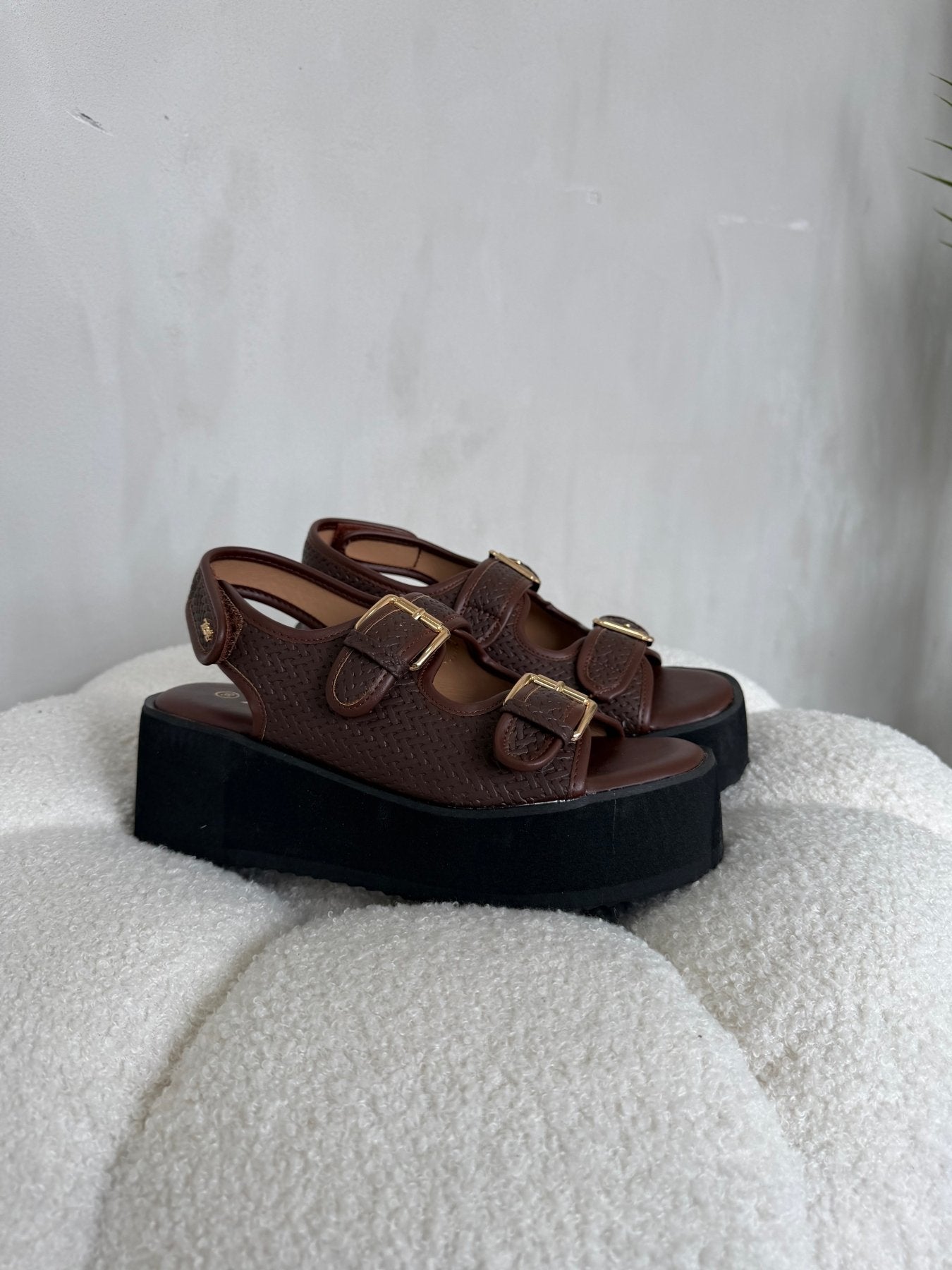 Sandalias Café Plataforma 14935 Doble Correa Hebillas Casual de mujer Zoé Brand Costa Rica