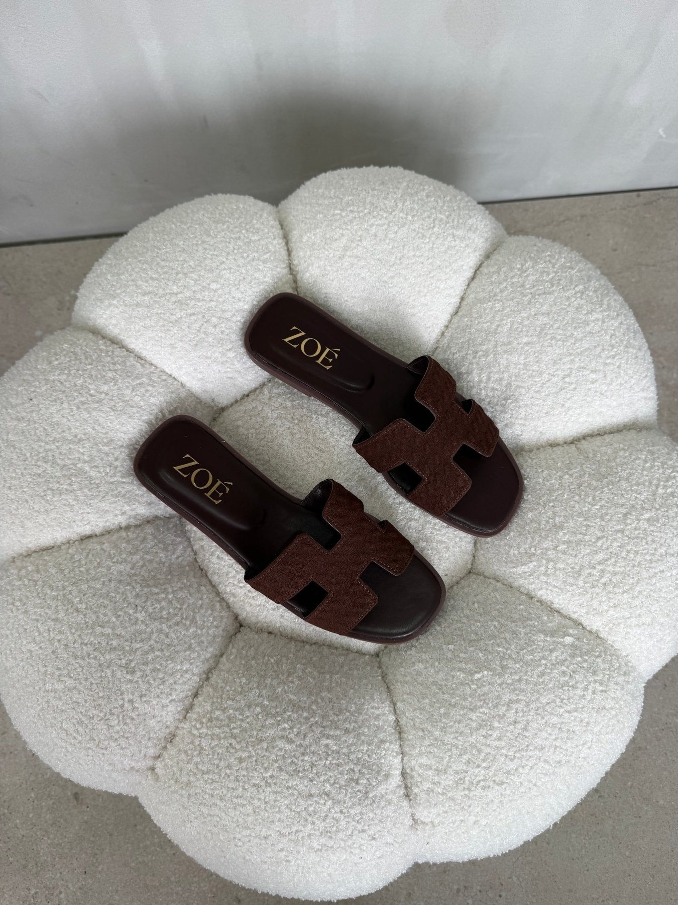 Sandalias Café Gamuza 14944 Flats Casual de mujer Zoé Brand Costa Rica